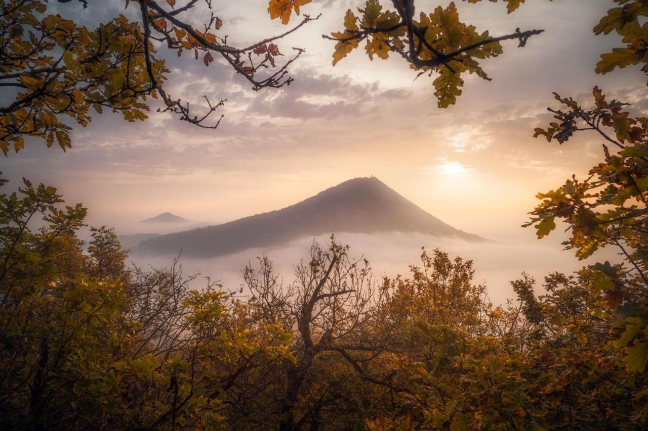 Penzion Fara Pod Milesovkou Velemin Exterior foto