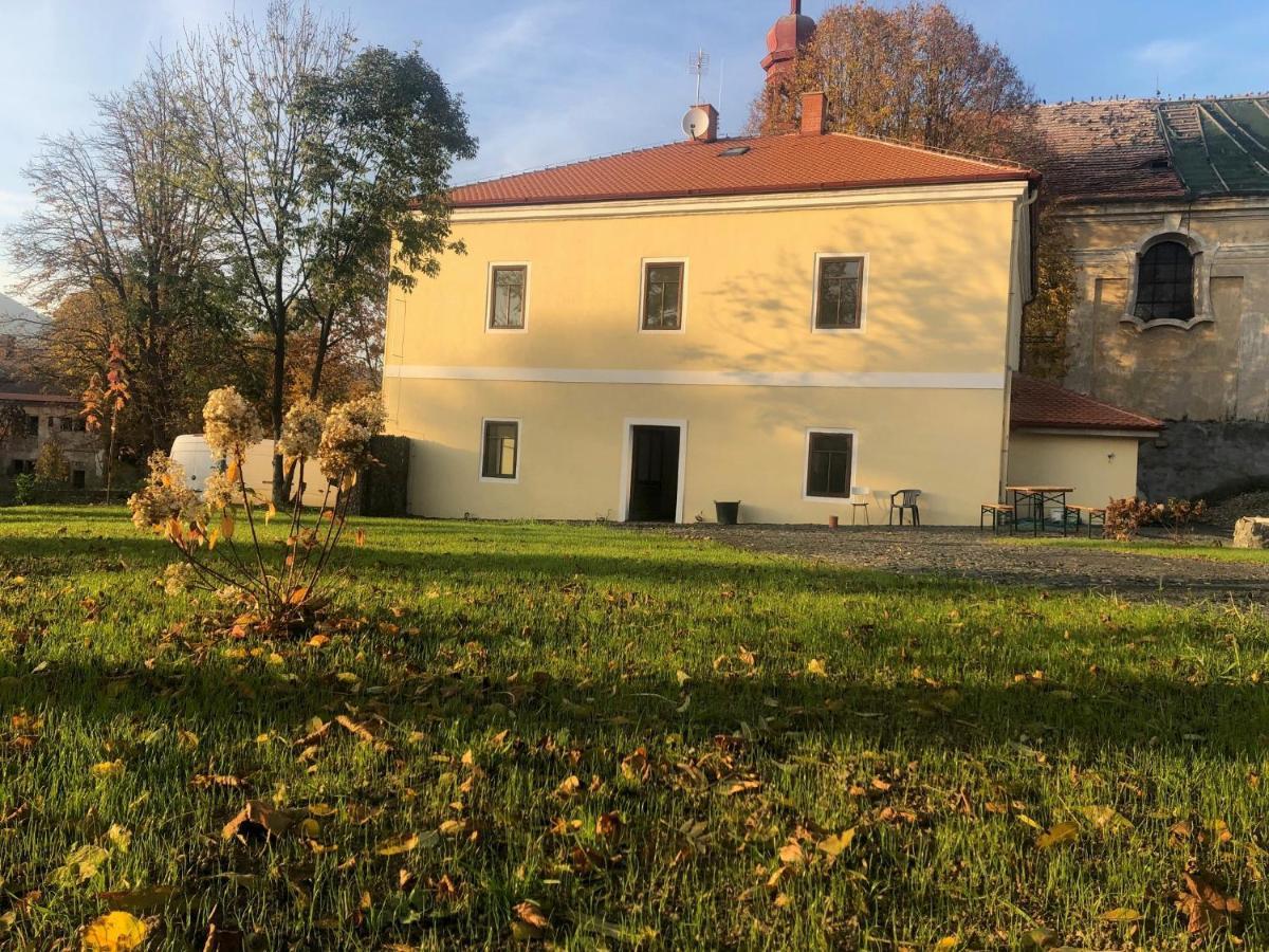 Penzion Fara Pod Milesovkou Velemin Exterior foto