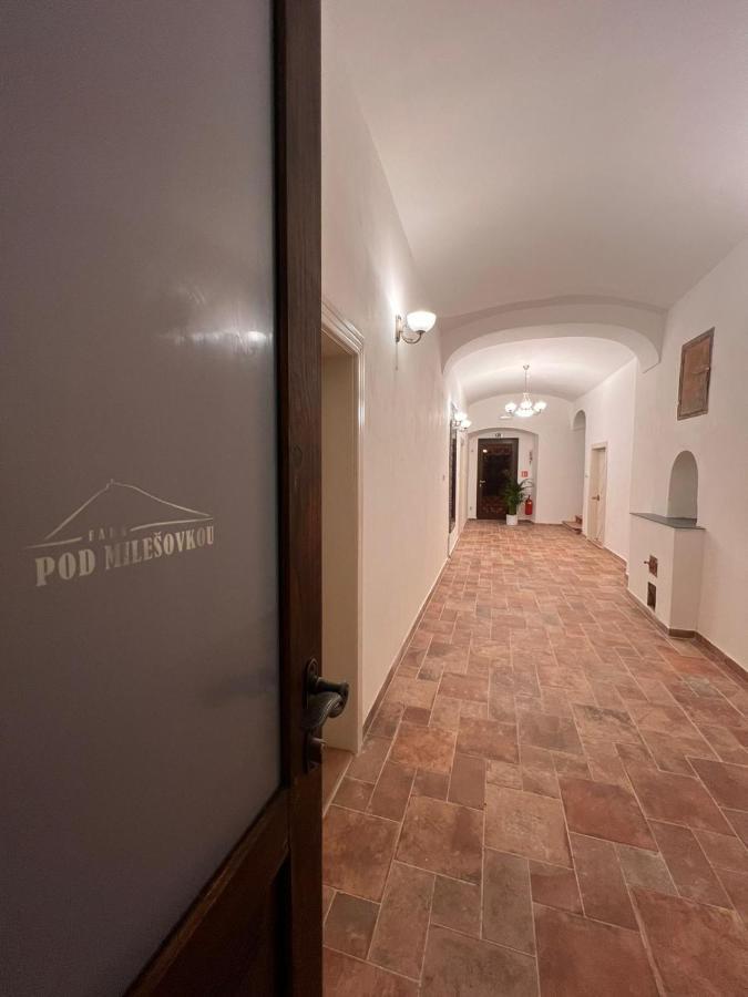 Penzion Fara Pod Milesovkou Velemin Exterior foto