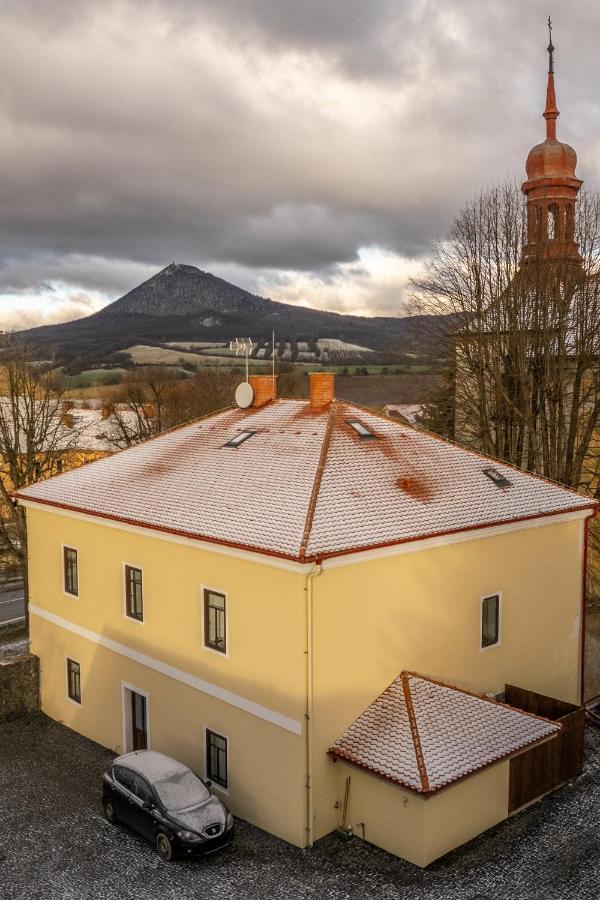 Penzion Fara Pod Milesovkou Velemin Exterior foto